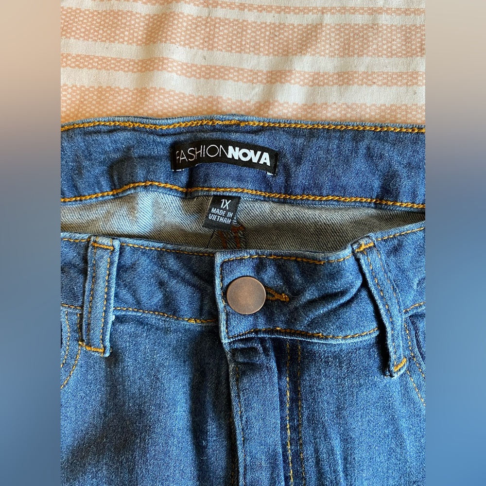 Knee slit medium blue jeggings - Picture 2 of 5